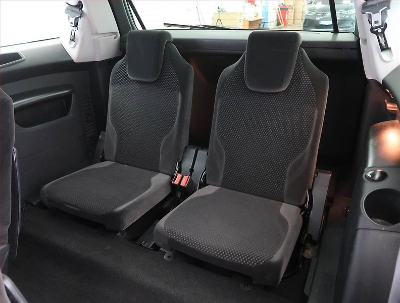 Citroën C4 Picasso (2007) 1.6 HDi, Automat, 7 míst - fotka 16 z 21