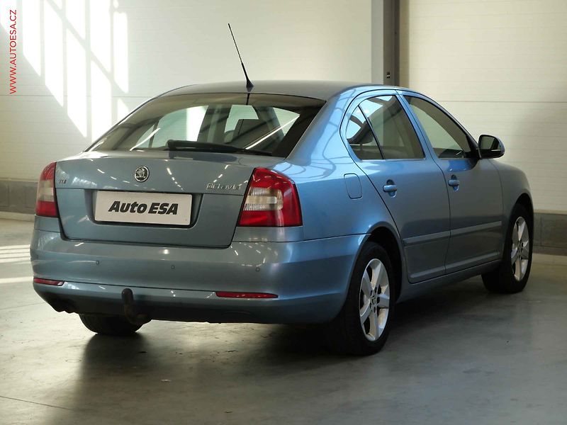 Škoda Octavia (2010) 2.0TDI, ČR, Klima - fotka 4 z 21