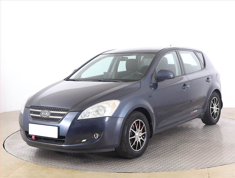 Kia Ceed (2008) 1.4 CVVT, Serv.kniha - fotka 2 z 15