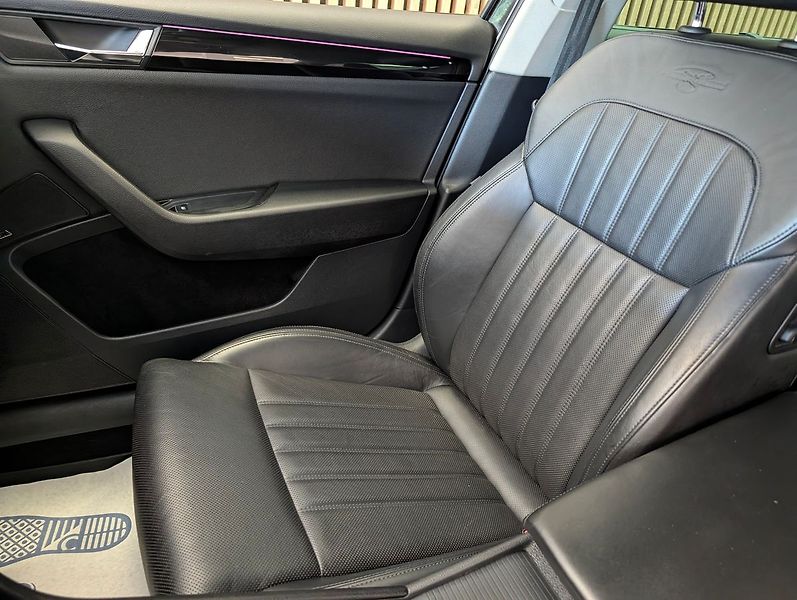 Škoda Superb 2.0 TDI Laurin&Klement 4X4 - fotka 22 z 34