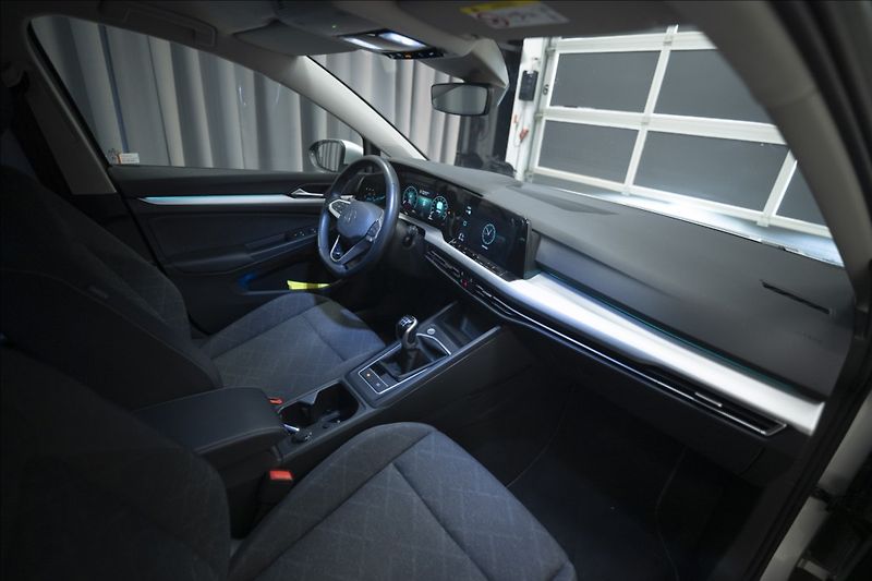 Volkswagen Golf 1,5 TSI KEYLESS KAMERA VÝHŘEV - fotka 7 z 42
