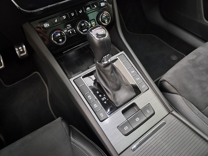Škoda Superb 2.0 TDI 4x4 Scout - fotka 21 z 29