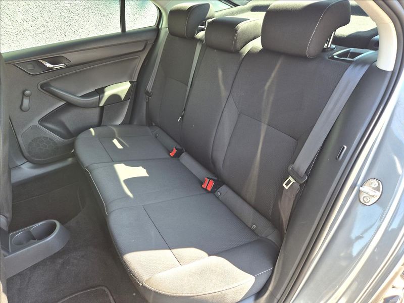 Škoda Rapid 1,2 TSi Klima Tempomat Alu TZ - fotka 14 z 27