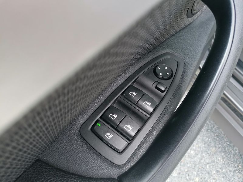 BMW X1 (2020) 18D 110kw X-Drive ČR LED - fotka 23 z 25