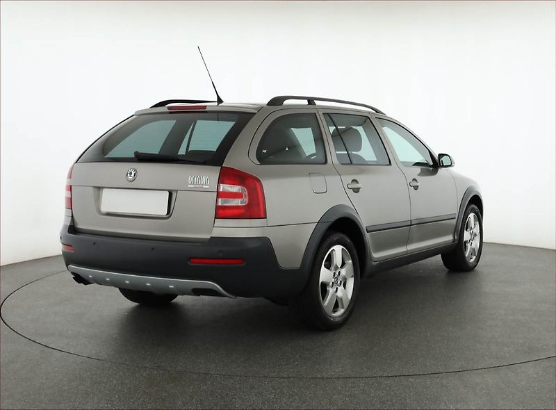 Škoda Octavia (2008) Scout 2.0 TDI, 4X4, ČR,1.maj - fotka 5 z 21