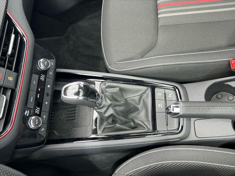 Škoda Scala 1,0 TSi 85 kW 7DSG MONTE CARLO - fotka 18 z 33