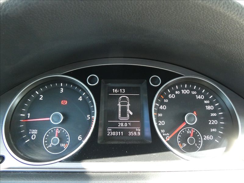 Volkswagen Passat 2,0 TDi 103kW 4MOTION,serviska - fotka 25 z 39