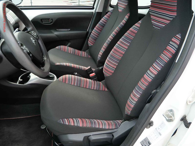 Citroën C1 (2017) 1.2i, ČR, Klima - fotka 9 z 17