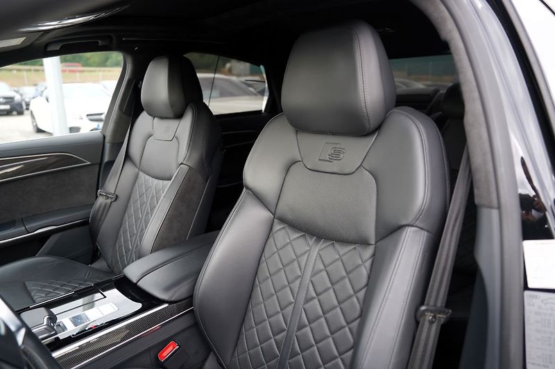Audi S8 4.0 TFSI Quattro/B&O/Matrix/57 - fotka 26 z 48