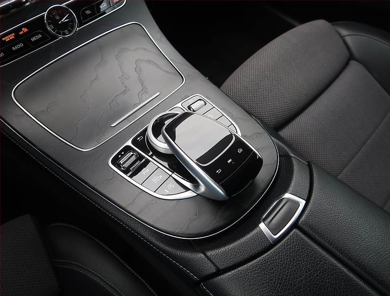 Mercedes-Benz Třídy E (2018) Avantgarde E 300 d - fotka 19 z 23