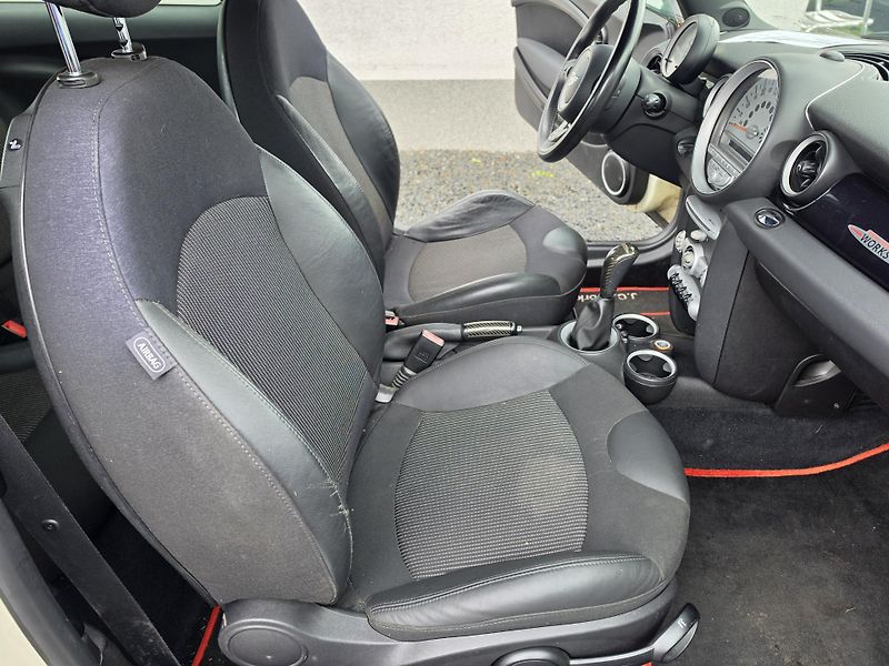 Mini Cooper S 1.6 128Kw Xenon Harman - fotka 15 z 19