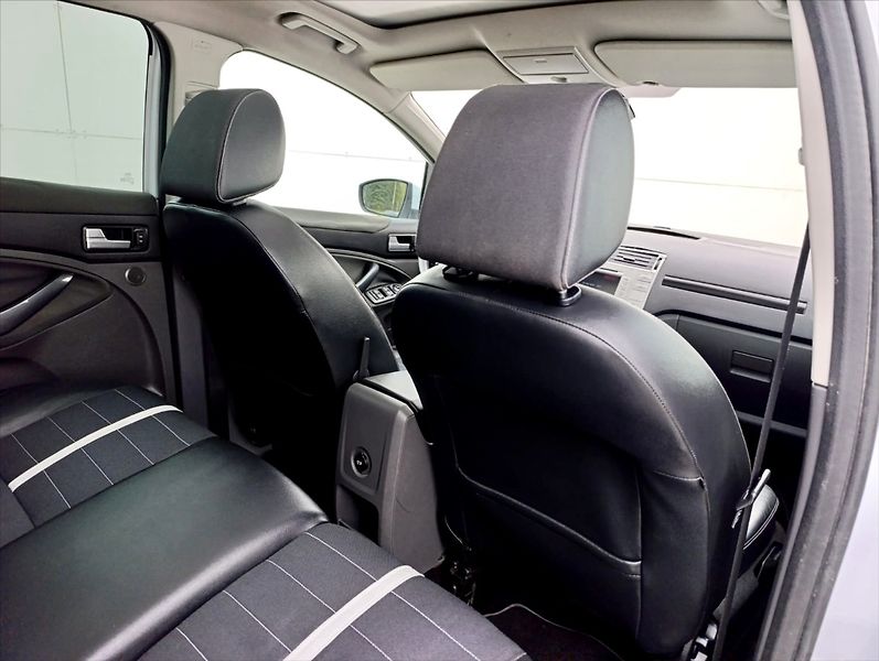 Ford Kuga 2,0 TDCi 4x4 NAVI KŮŽE KAMERA - fotka 19 z 25