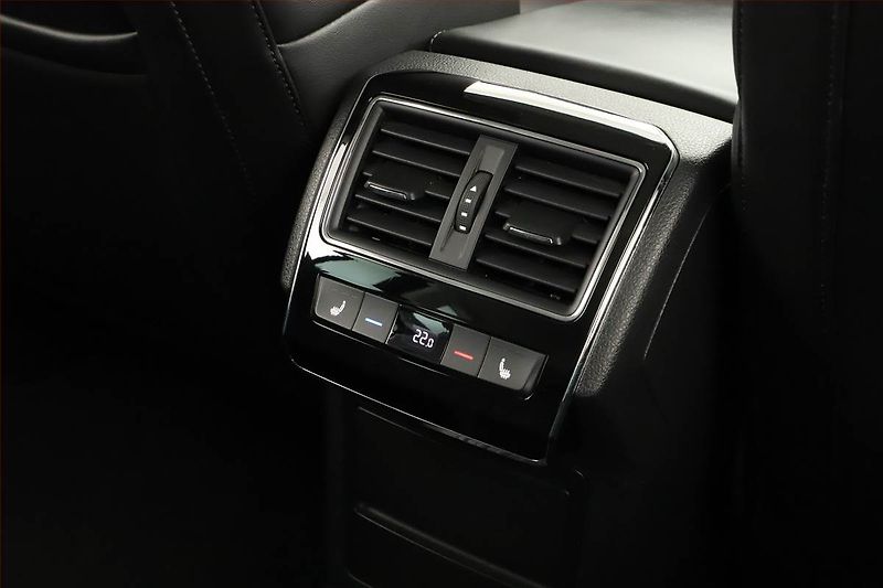 Škoda Superb (2018) Laurin&Klement 2.0 TDI 4x4 - fotka 13 z 18