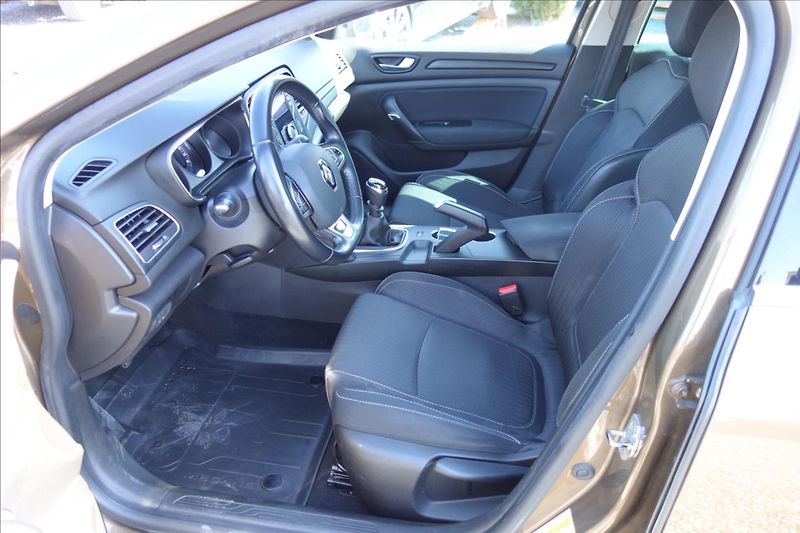 Renault Mégane 1,2 TCe,ČR,SERVIS.KN.,LIMITED. - fotka 11 z 36