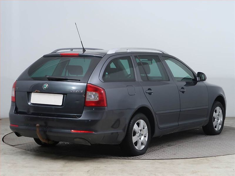 Škoda Octavia (2011) 1.6 TDI, nová STK, Tažné - fotka 5 z 12