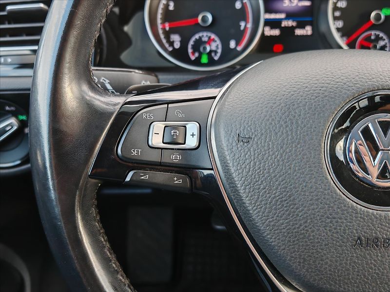 Volkswagen Golf 1,5   Variant Highline 1,5TDI - fotka 10 z 28