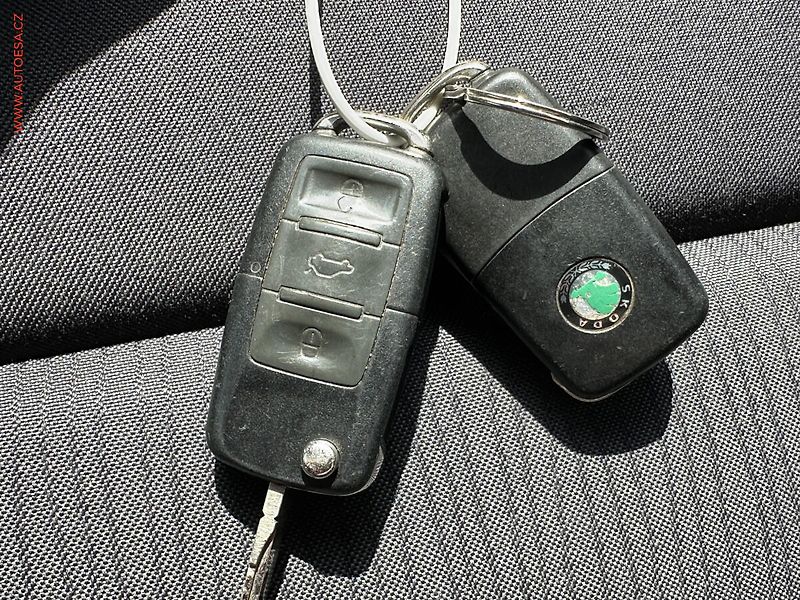 Škoda Octavia (2005) 1.9TDi, ČR, AC, tempo - fotka 15 z 15