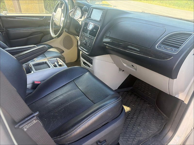 Chrysler Town & Country (2011) 3,6 RT DVD LPG Kůže 2011 - fotka 10 z 19