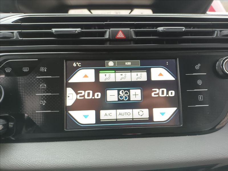 Citroën C4 Picasso 1,2 -81KW,DIGIKLIMA,KOLA - fotka 35 z 46