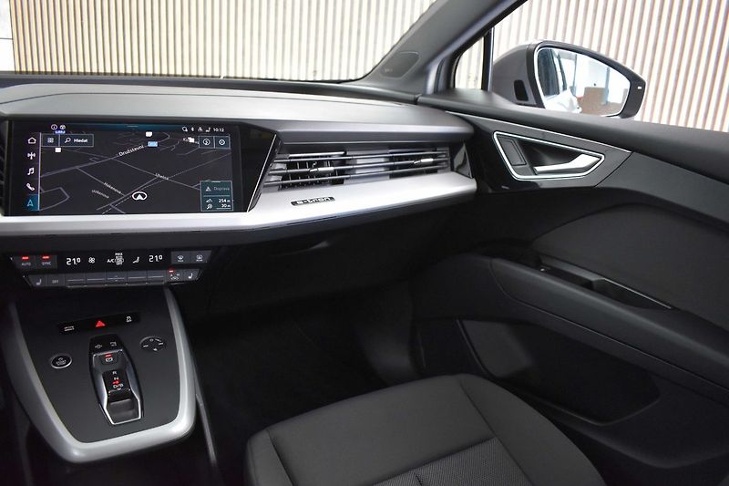 Audi Q4 e-tron 45*82kWH*QUATTRO*SoH92%*ČR 1.M - fotka 9 z 46