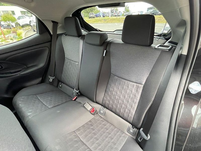 Toyota Yaris 1.5 HEV 116 Style - fotka 11 z 28