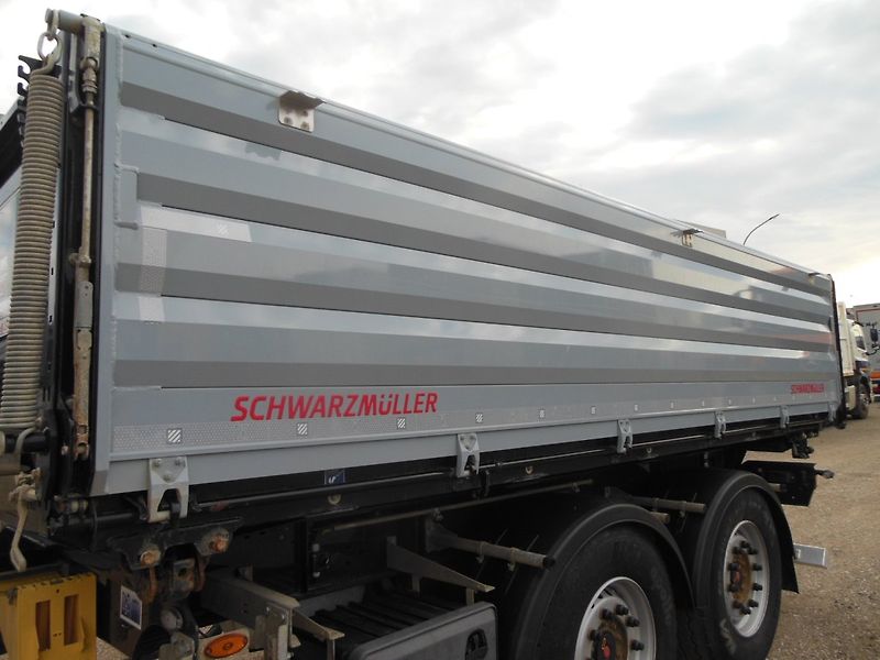 Schwarzmüller Z2, Zvedací náprava - fotka 10 z 23