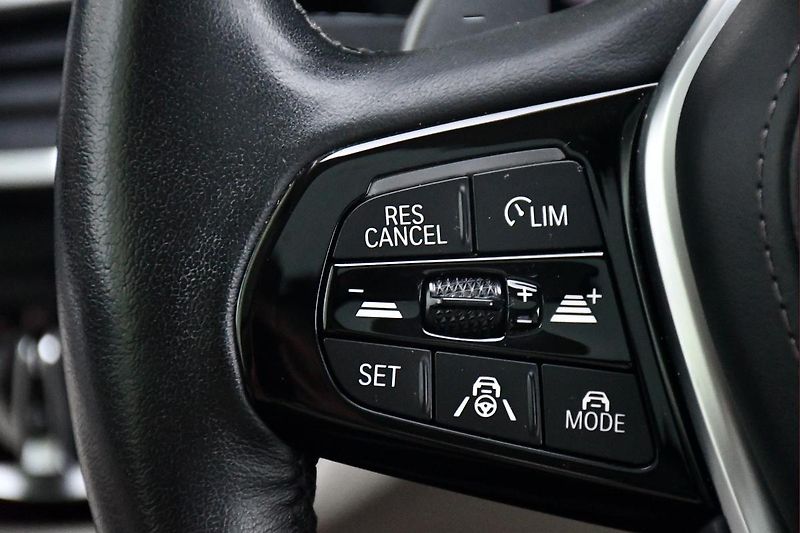 BMW Řada 5 540i xD LUXURY HUD LASER TAŽNÉ - fotka 23 z 46