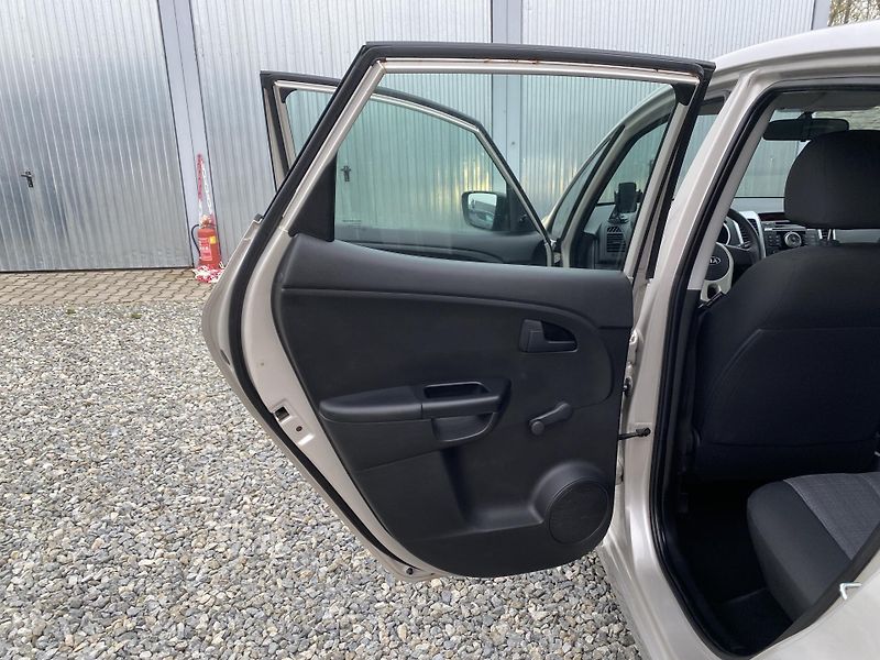 Kia Venga 1.4i 16v 90PS KLIMA SERVIS!!!  - fotka 101 z 144