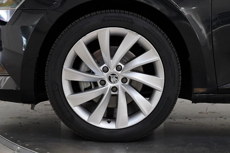 Škoda Superb - fotka 10 z 29