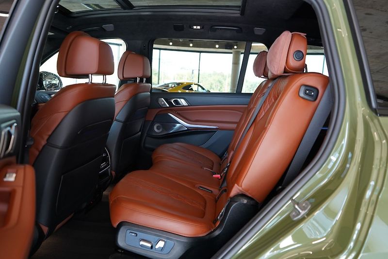 BMW X7 M50i xD, Executive Drive Pro - fotka 45 z 50