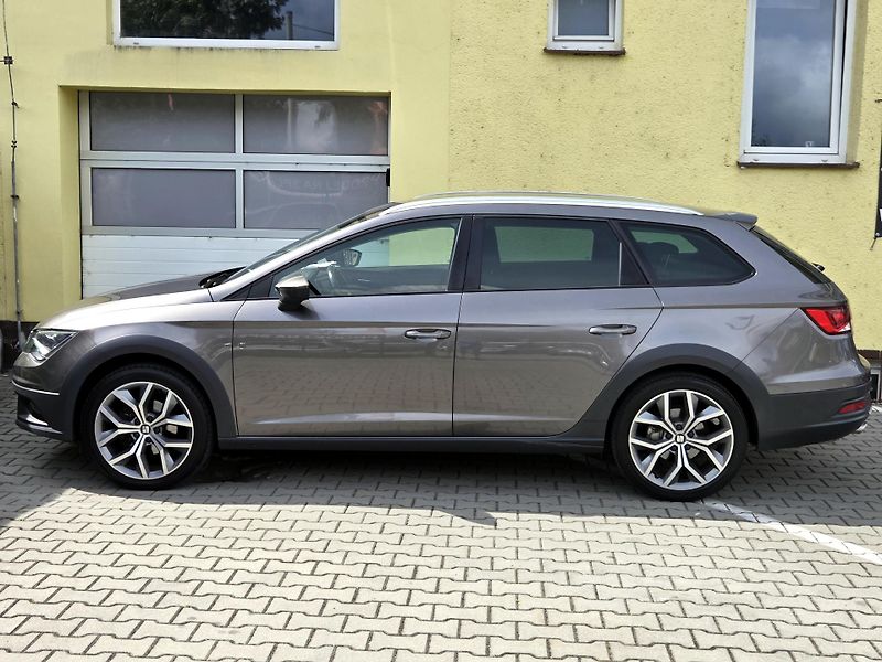 Seat Leon 2,0TDi xPERIENCE 4drive ROZVOD - fotka 11 z 51