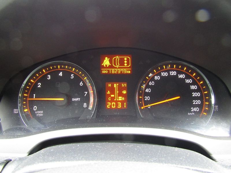 Toyota Avensis (2010) 1.6 16V  97kW  ZIMNÍ PNEU - fotka 28 z 37