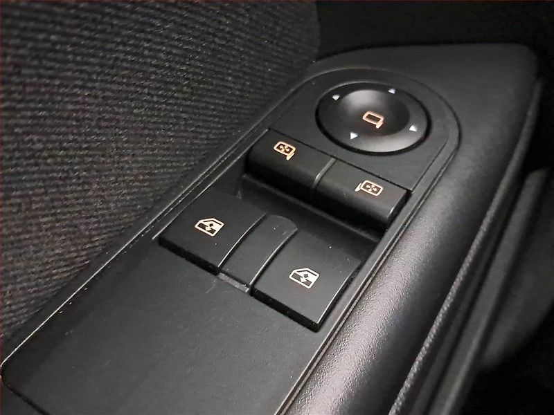 Opel Astra (2009) 1.6 16V, po STK, jezdí výborně - fotka 14 z 16