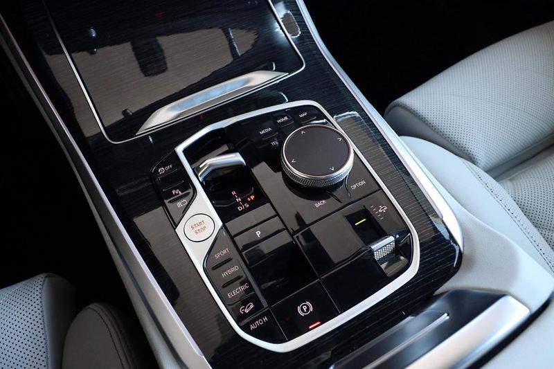 BMW X5 xDrive50e - fotka 13 z 35