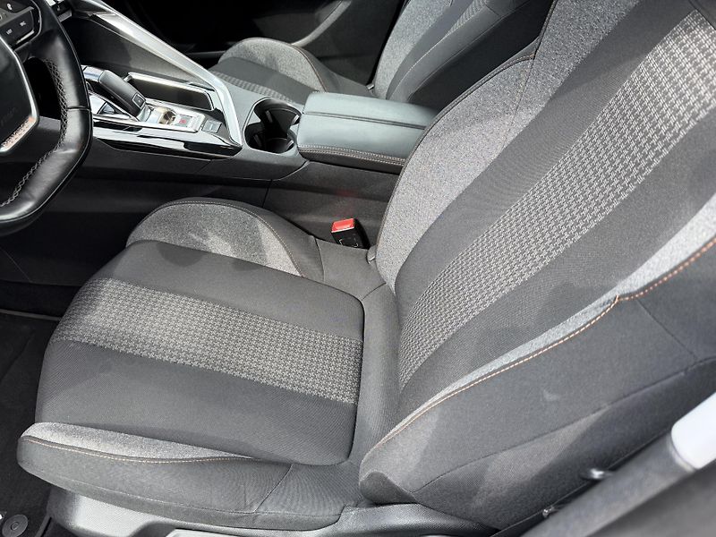 Peugeot 3008 (2018) 1.6 PureTech 133 kW/tažné - fotka 18 z 22