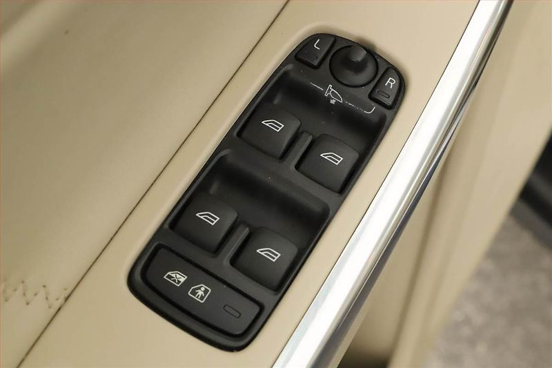 Volvo XC60 (2012) D4, Automat, Tempomat - fotka 12 z 17