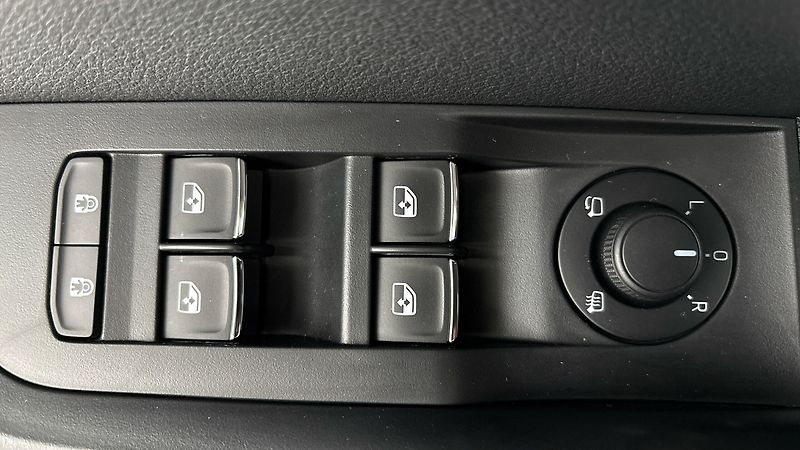 Škoda Superb 2.0 TDI DSG 4x4 L&K Combi - fotka 25 z 35