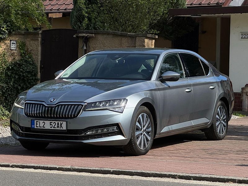 Škoda Superb (2021) 1.4 PHEV 160kW 1.MAJIT. ČR DPH - fotka 1 z 23