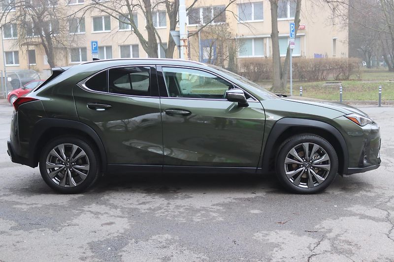Lexus UX 250h F-SPORT DESIGN 2.0 135kW - fotka 9 z 50