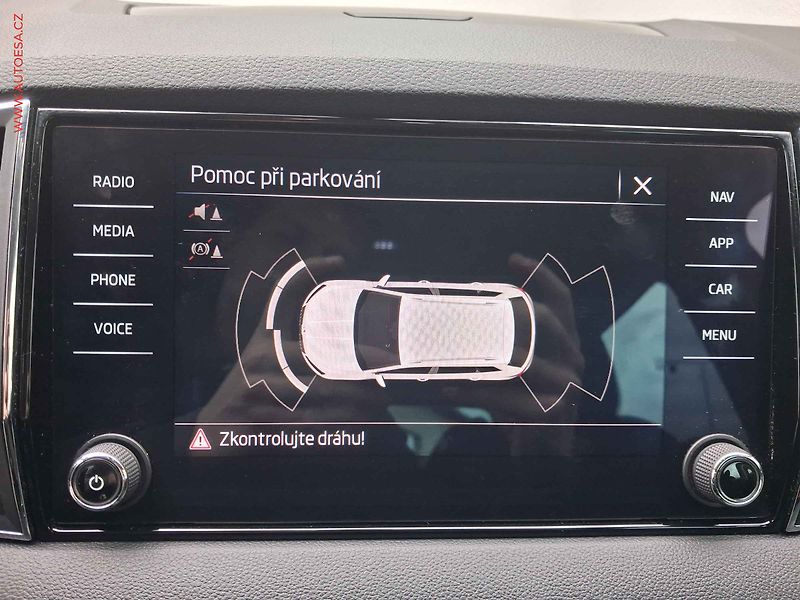 Škoda Karoq (2021) 2.0TDI 4x4, 2.maj,ČR, Style - fotka 17 z 21