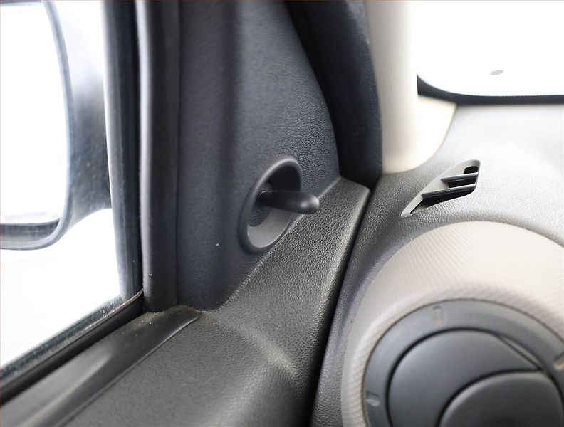 Dacia Sandero (2011) 1.2 16V, po STK, zamluveno - fotka 14 z 15