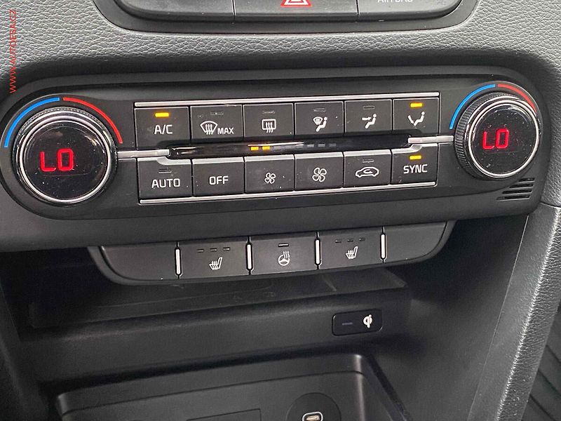 Kia Ceed (2023) 1.5 T-GDi, 1.maj,ČR, TOP - fotka 15 z 18