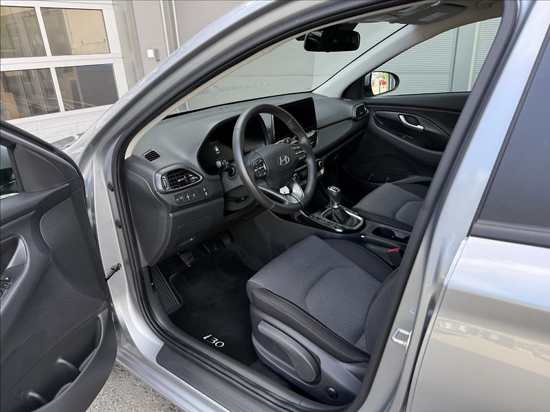 Hyundai i30 1,5 i  WG FL Family - fotka 8 z 19