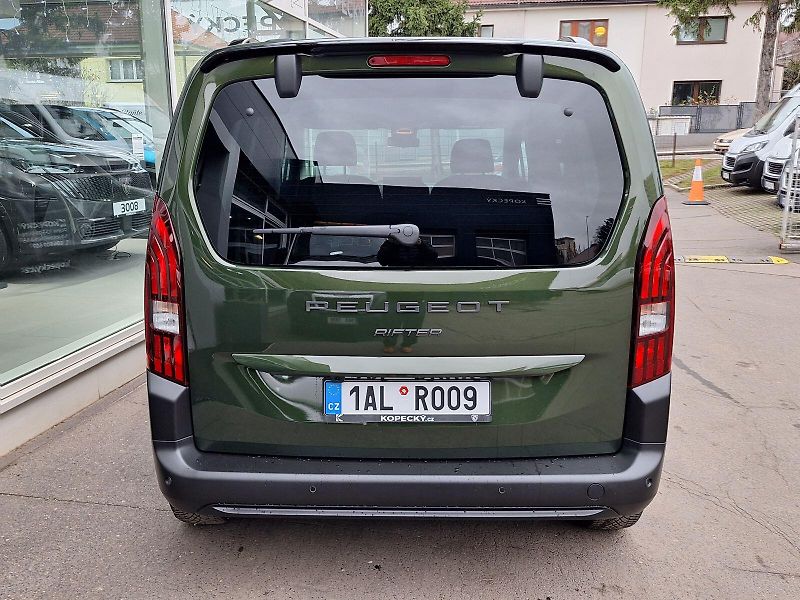 Peugeot Rifter (2025) ALLURE 1.2 PT 110k MAN6 - fotka 5 z 22