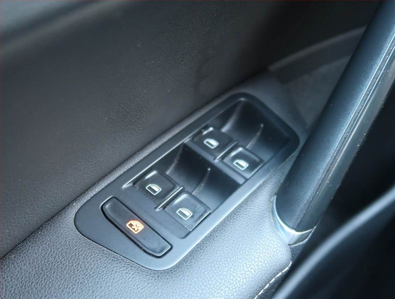 Volkswagen Golf (2013) Highline 1.2 TSI, Navi - fotka 16 z 19