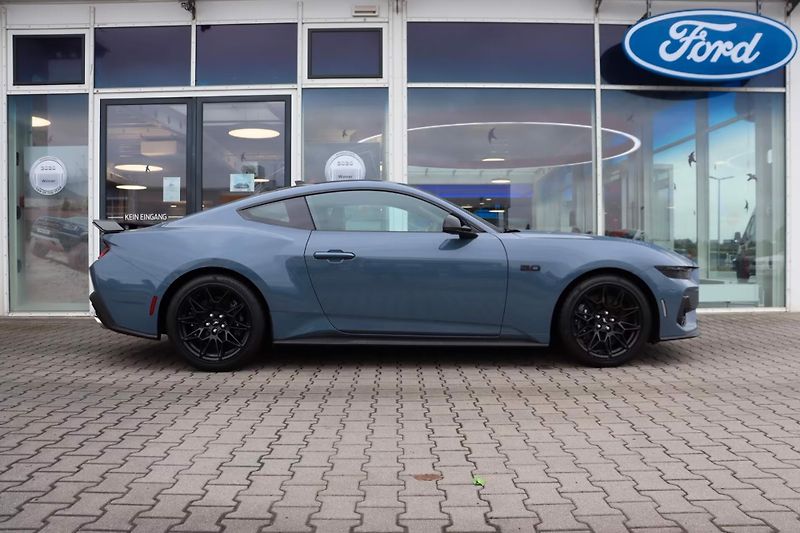 Ford Mustang (2026) 5.0 MagneRide GT-Styling - fotka 4 z 28