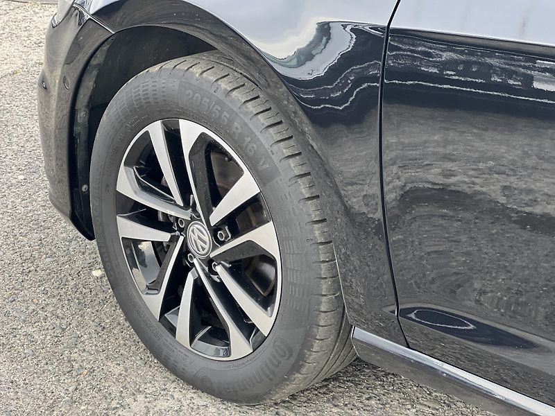 Volkswagen Golf IQ.DRIVE 1.6TDi DSG KLIMA ALU - fotka 51 z 55