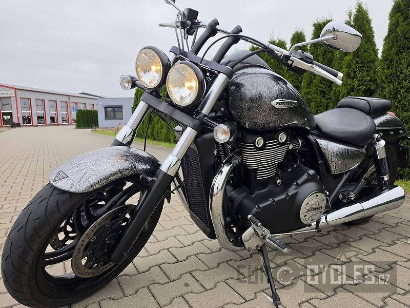 Triumph Thunderbird Storm (2013) - fotka 14 z 20