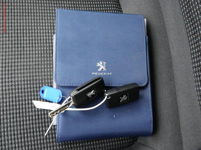 Peugeot 5008 (2015) 2.0 HDi, ČR, Active, AT - fotka 18 z 18