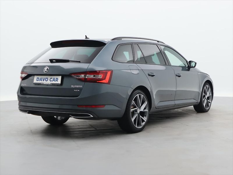 Škoda Superb 2,0 TDI 140kW DSG Sportline 4x - fotka 7 z 31